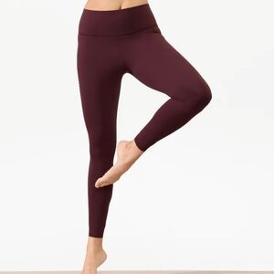 Athleta Salutation Stash 7/8 Tight